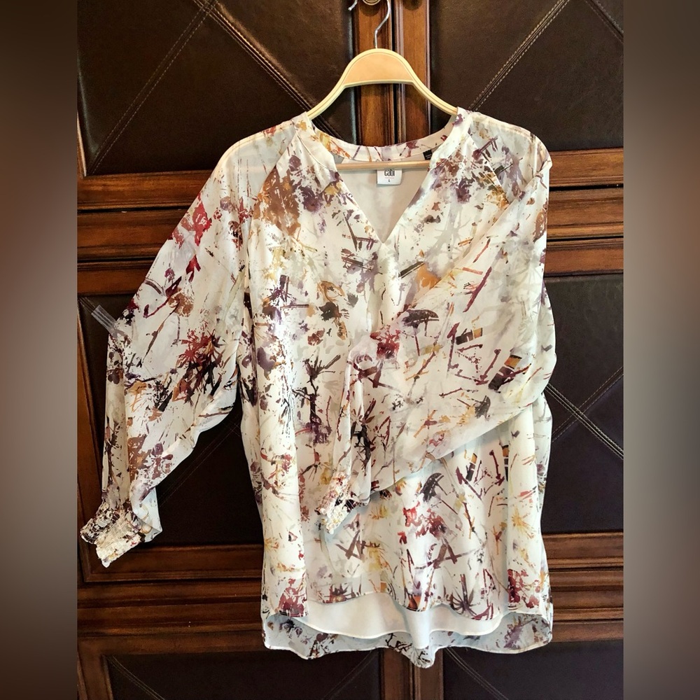 Cabi Goddess Blouse, poly chiffon, v-neck, shirttail hem abstract print, size L